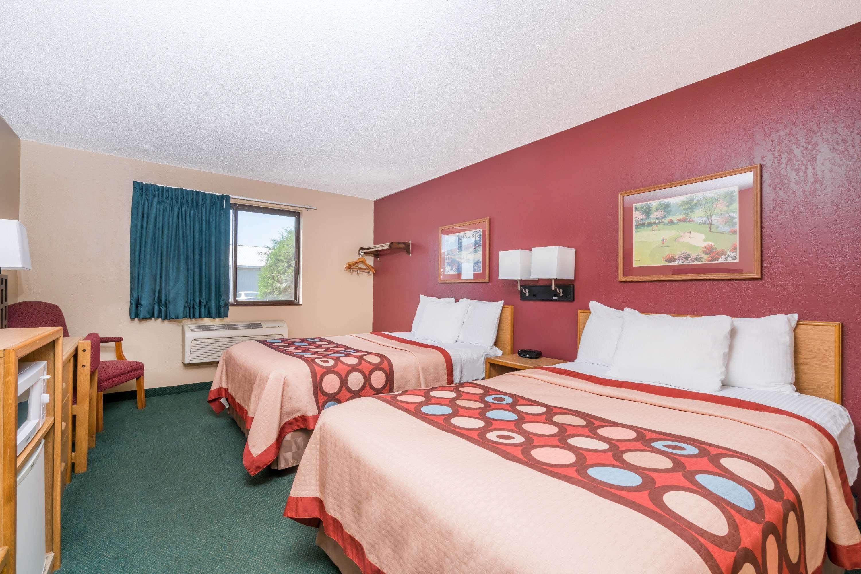 ซูเปอร์ 8 บาย วินด์แฮม แบ็กซ์เตอร์/เบรเนิร์ด แอเรีย Hotel Baxter ภายนอก รูปภาพ